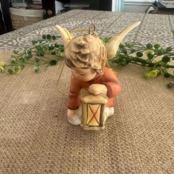 Hummel Goebel Lantern Angel “Angelic Guide" Ornament Figurine 1991 TMK 7 - Picture 5 of 10